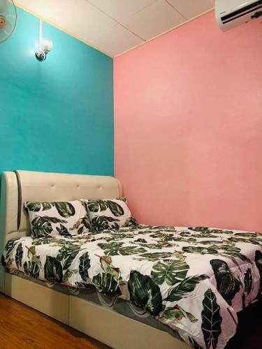 Postel nebo postele na pokoji v ubytování Ammar Homestay 2