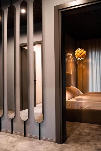a room with mirrors and a bed in it at Gogodz Chalet Resort in Yablunytsya