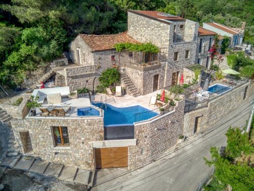 Vila Stari Mlinの敷地内または近くにあるプール