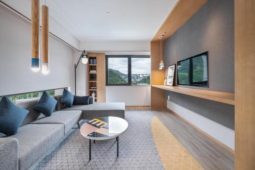 TV a/nebo společenská místnost v ubytování Holiday Inn Tongren Wanshan by IHG