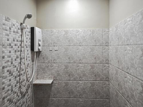 Phòng tắm tại OYO 584 Grace Residence Hall