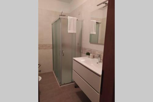 a bathroom with a shower and a sink at Appartamento A 2 passi dal Lago Idro Lake in Bondone