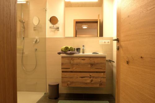A bathroom at Villa Alpin