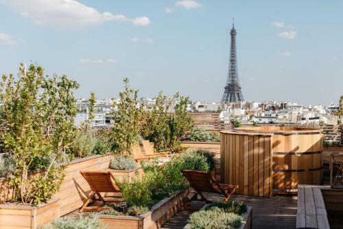 a rooftop garden with chairs and the eiffel tower at Brach Paris in Paris