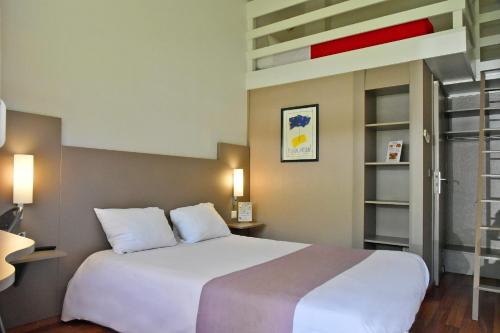 Postel nebo postele na pokoji v ubytování Hotel Cristol