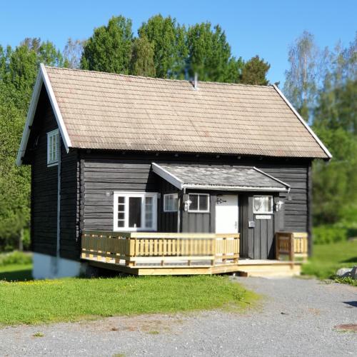 Bygningen som campingpladsen ligger i