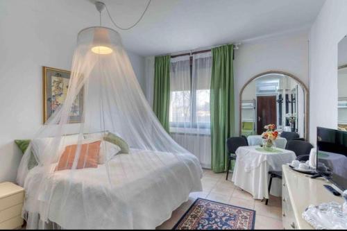 A bed or beds in a room at GARDEN OF VENICE