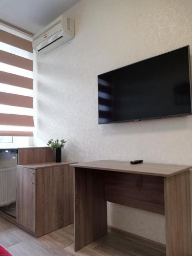 Prometey Hotelにあるテレビまたはエンターテインメントセンター
