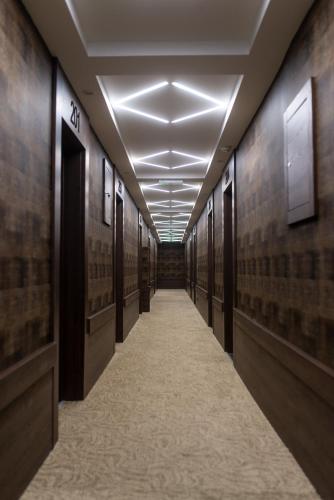 a corridor in a building with at Hotel Stari Krovovi in Novi Sad
