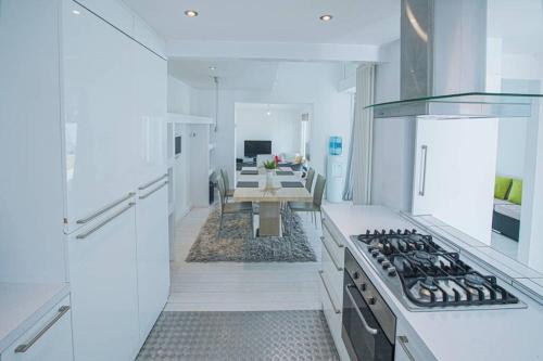 Gallery image of Modern Private Gated Luxury Home Getaway in Elmers End