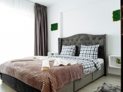 Letto o letti in una camera di Cozy Special Pallady Apartament with Garden & Courtyard