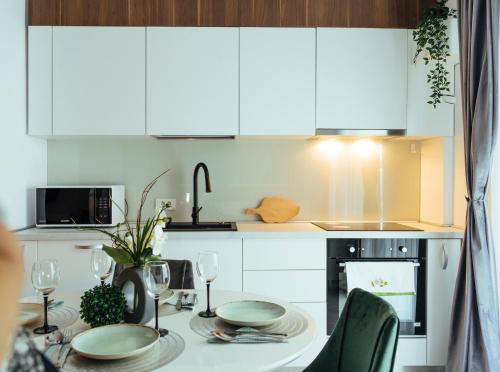 Cozy Special Pallady Apartament with Garden & Courtyard