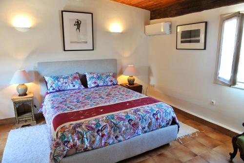 Ένα ή περισσότερα κρεβάτια σε δωμάτιο στο Loft Apartment , La Terrasse Centre Ville d'Arles,