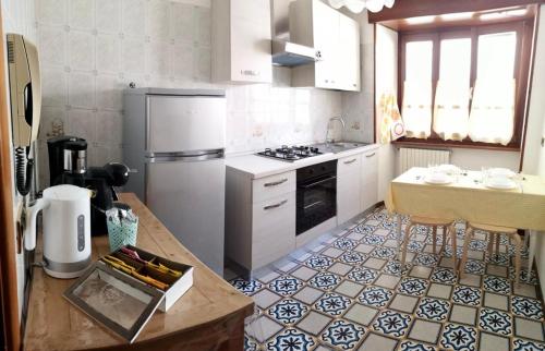 O bucătărie sau chicinetă la Casa Brunella
