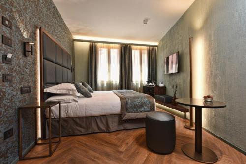 a hotel room with a bed and a table at Rosa Salva Hotel in Venice