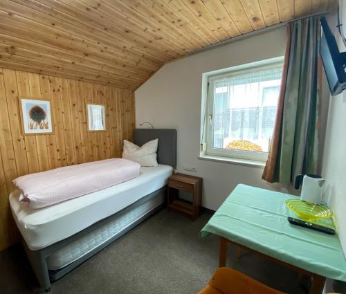 Postel nebo postele na pokoji v ubytování Haus Talblick