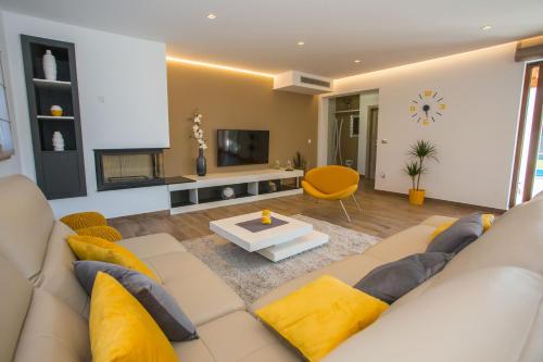 Villa Tiffany with private pool and garden