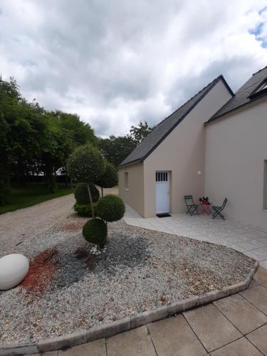 a white building with a tree in front of it at LA COTTINIERE in Drefféac