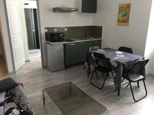 Dapur atau dapur kecil di F2 DU GATINAIS