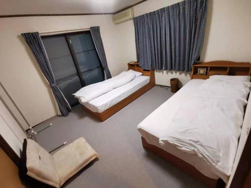 Postel nebo postele na pokoji v ubytování 桜薫 熱川駅まで280メートル海水浴場まで500メートル