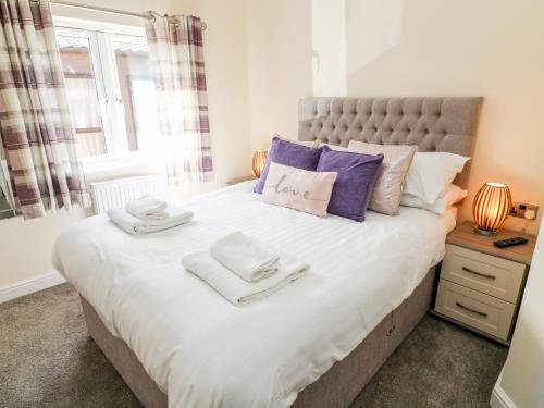 Postel nebo postele na pokoji v ubytování Eden Lodge - Sherwood 21