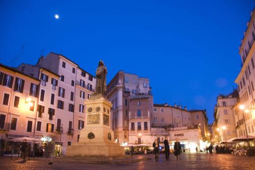 a statue in a square in front of a building at Casa Vacanze Campo de' Fiori in Rome