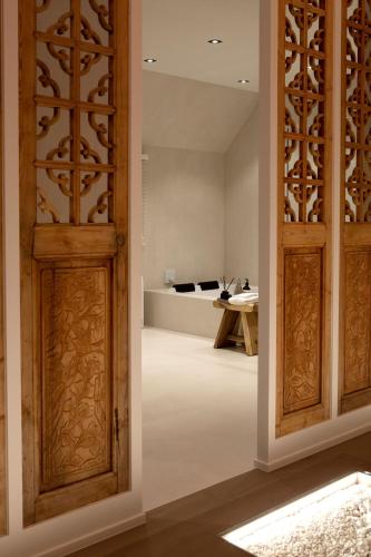 an open door leading into a room with a table at Wabi Sabi B&B - a Japanese sleep oasis in Belgium in Grote-Brogel