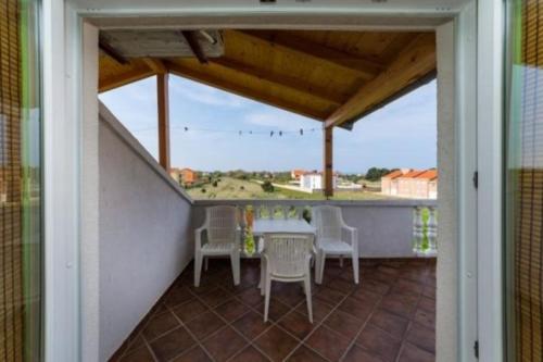 En balkon eller terrasse på Apartment in Zaton (Zadar) with sea view, terrace, air conditioning, Wi-Fi (4814-1)
