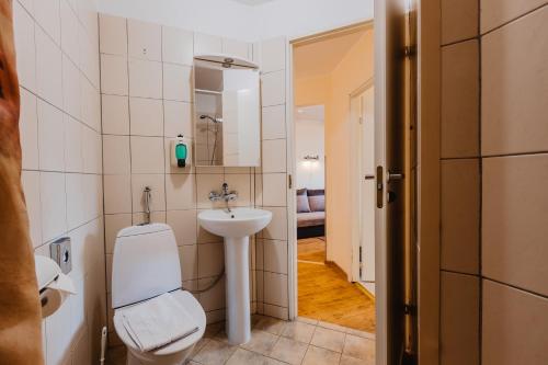 Koupelna v ubytování Aleksandri Hotel