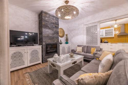 Riad Matias Galé - Luxury Villa with private pool, AC, free wifi, 5 min from the beach