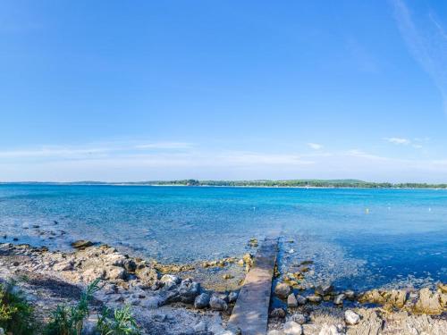 Apartment in Medulin with sea view, terrace, air conditioning, Wi-Fi (4635-3)