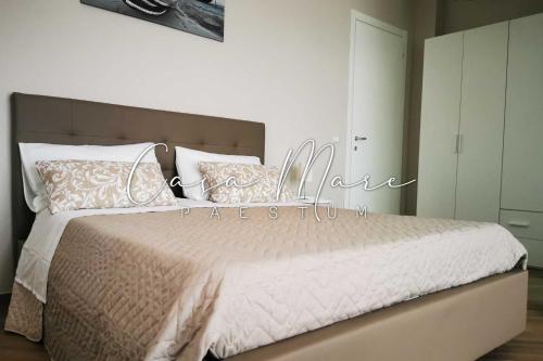 Ένα ή περισσότερα κρεβάτια σε δωμάτιο στο B&B Casa Mare Paestum