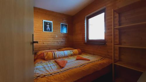 a small room with a bed in a wooden cabin at Chata Mária - bez kontaktu s ubytovateľom "Click 'n Sleep" in Terchová