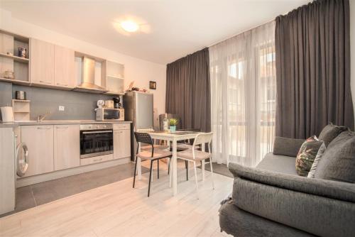 Kuchyň nebo kuchyňský kout v ubytování Vera by RV Apartments