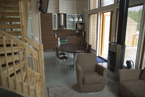 a living room with a table and a chair at Kiurunrinne Villas in Imatra