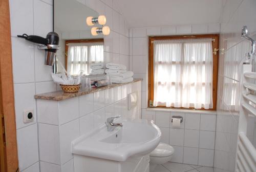 A bathroom at Hotel Alte Schule