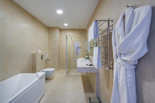 A bathroom at Hotel Panorama De Luxe