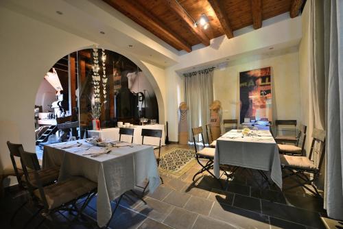 A restaurant or other place to eat at Mulino dell'Abbazia Country Resort