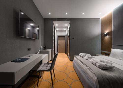 Postel nebo postele na pokoji v ubytování Hotel Raymond