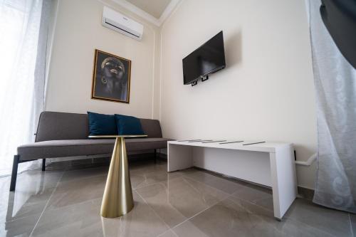 a living room with a couch and a table at Amaris in Palermo