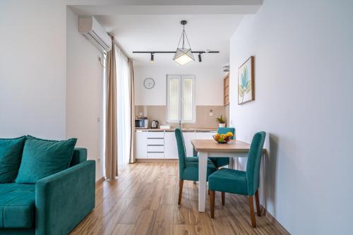 Sun and Sea Apartmentsにあるキッチンまたは簡易キッチン