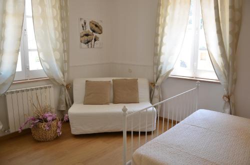 a bedroom with two beds and two windows at RE UMBERTO b&b - Suite di charme e Country rooms in San Salvo