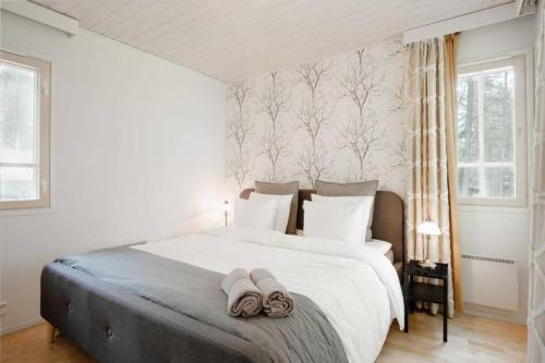 Postel nebo postele na pokoji v ubytování 225m2 Luxurious Villa - Large garden - Sandy beach