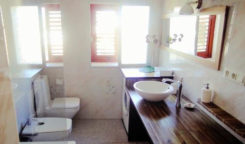 A bathroom at Los Olivos