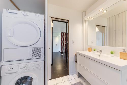 a white laundry room with a washer and dryer at Aux portes de Bordeaux Le Compostelle MindUrGuest in Pessac