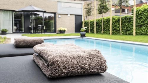 Bazén v ubytování Guesthouse Max nebo v jeho okolí