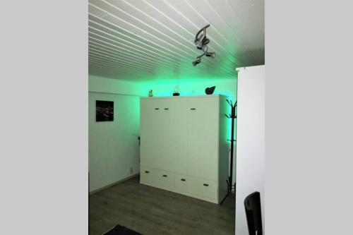 a room with green lights on the ceiling at Gehobene Studentenwohnung in Allensbach