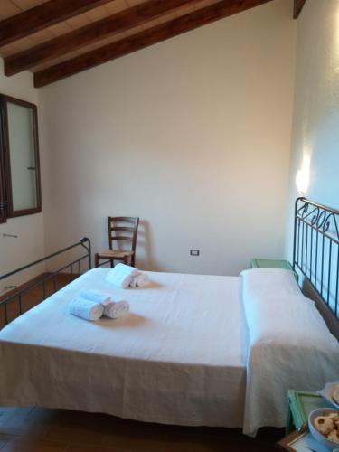 Postel nebo postele na pokoji v ubytování Agriturismo Funtan'Arva