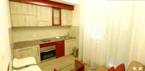 Kuchyň nebo kuchyňský kout v ubytování RoyalWings apartman Jagodina