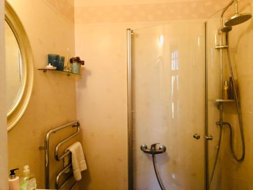 Bathroom sa Charming 1-Bed studio in Avesta